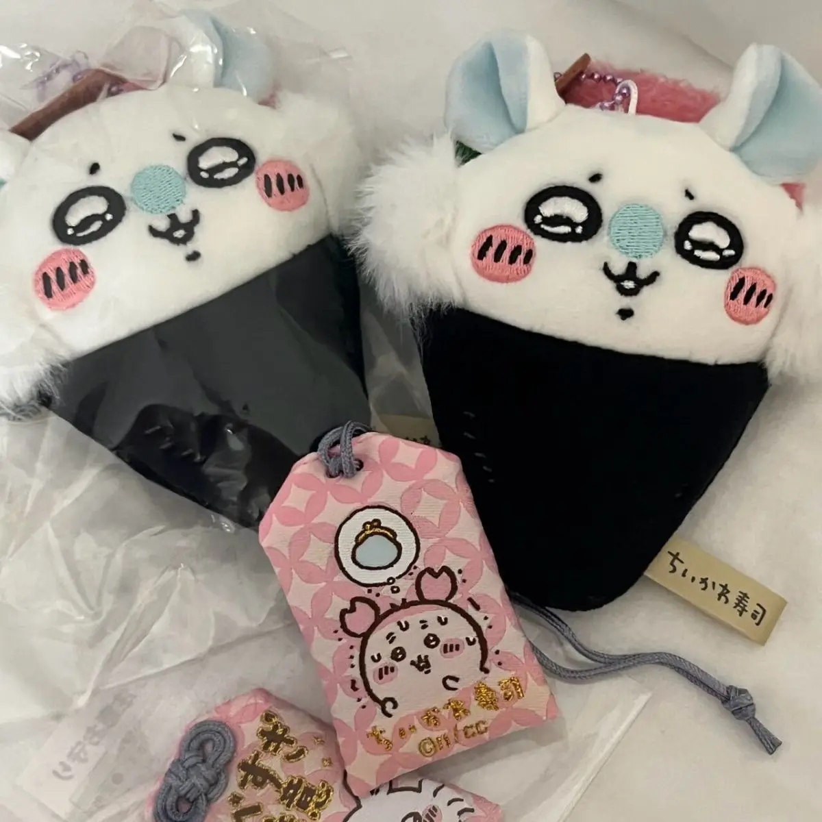 Chiikawa pendant acrylic Momon - Mini Backpack Purse reseña y precio